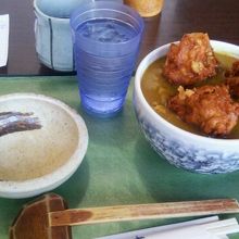 から揚げ入りカレーうどん