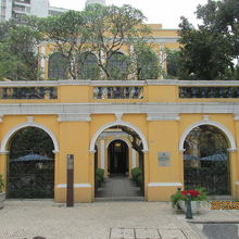 ロバート・ホー・トン図書館　何東図書館大楼