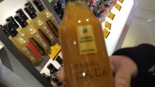 ここでは、すりおろしのニンジンドレッシングがおすすめです。