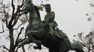 旧近衛師団司令部庁舎のすぐ横にあります