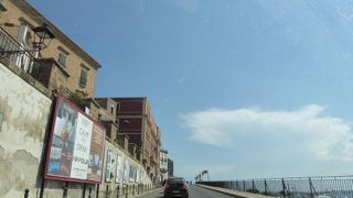 マーレ・グランデを見晴らす眺望のいい通り♪