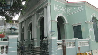 中国で始めての西洋式劇場で、その名称は、ポルトガル国王ドン・ペドロ５世（在位１８５３年～１８６１年）に由来します。