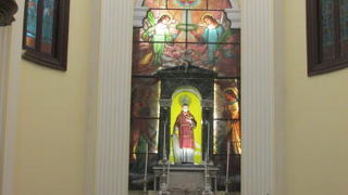 船乗りの家族は教会の石段に集まり、航海の無事を静かに祈ったと言われています。