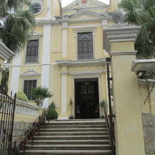 聖老楞佐教堂　ローレンソ教会。正面入口