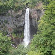 マイナスイオンたっぷり、関東一の滝