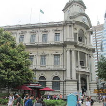 セナド広場の入口に建つ郵政局の建物。