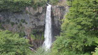 マイナスイオンたっぷり、関東一の滝
