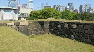 今では遺構を残すのみ
