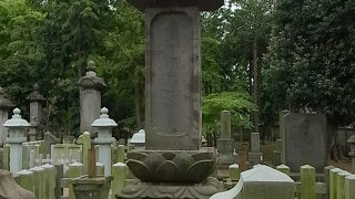 井伊家墓所内でちょっとわかりにくい