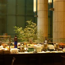 前菜はこちらのテーブルでビュッフェ方式でした