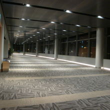 展望デッキ内部です。早朝には人はいません。