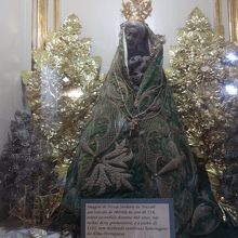 ナザレ教会では別料金でマリア像の眼前に迫れます