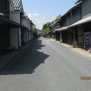 江戸から明治時代の建物が保存されています。