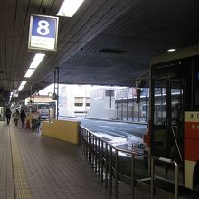 特に近代設備もない、素朴なバスセンターでした 