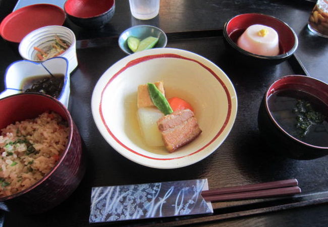 石垣島街中にある料理屋さん