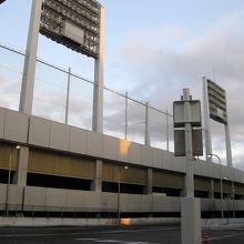 隣りには「広島市民球場」がありました