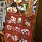 ここでは、泡盛と琉球料理を食べる事のできるそんなお店です。東京に居ながらにして、楽しめます。
