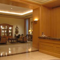 ロビーの一角には、王侯貴族の邸宅のようなソファー・スペース