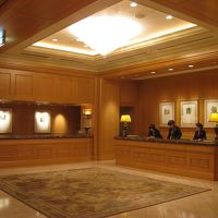 ロビー奥のレセプション・カウンター