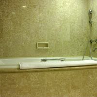 バスタブも立派ですし…