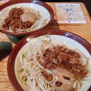 台北。美味しい乾意麺！煮卵を添えて。