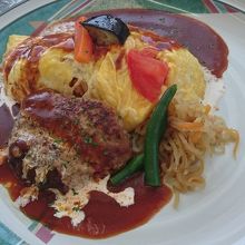 オムライスとハンバーグ盛り合わせ