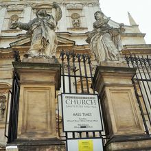 コンサートの看板が