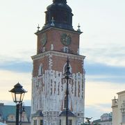 中央広場にそびえたつ塔
