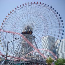 大観覧車・コスモクロック２１　夜はイルミネーションが綺麗