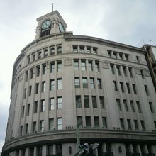 銀座和光の外観です。屋上の時計台が銀座のシンボルです。