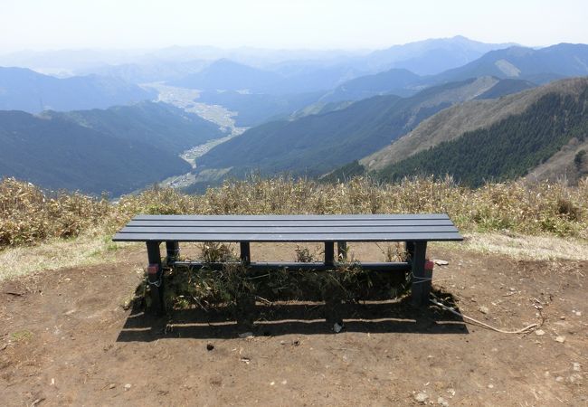 尾根歩きを楽しめる市原コース　山頂は四国まで見える360度のパノラマ