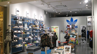 アディダスのオリジナルショップ