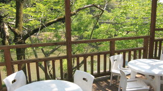 買い物食事だけでなく、のんびり過ごせそうな場所