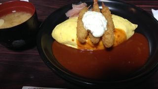 日本風旧家にあるオムライスの名店