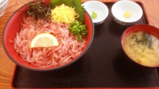 港目の前にある100人は入れる食堂