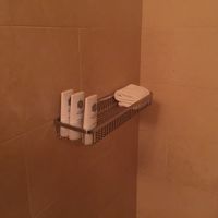 歯ブラシ以外は全て完備です。スリッパもありました。