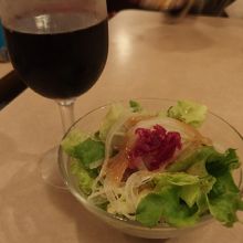 ステーキに付くサラダ