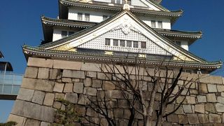 どっしりとしたお城です