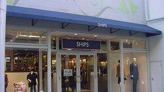 家族で買い物ができます