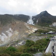 ロープウェイの駅から見た大涌谷