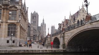 橋の上や橋のたもとから美しい風景が望めます