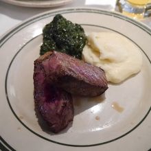 このようにサーブしてくれます