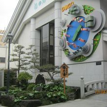 左手に石碑があります。わかりますか。