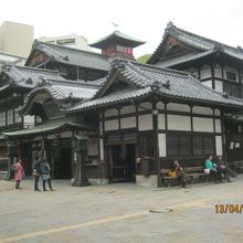 太鼓楼の上のシラサギもわかりますか。