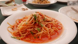 ベッキオ・ロッソ　県立美術館内の湖畔レストラン