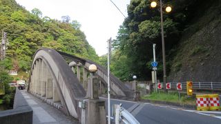 早川にかかる美しい橋