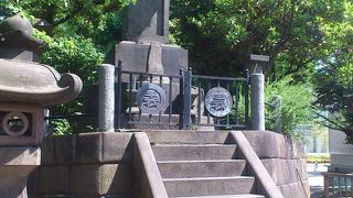 墓名も刻まれず