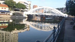 ナイトスポットに近い橋