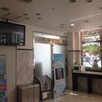 フロントに喫煙所とPC設置