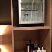 お部屋な冷蔵庫。へやは改装後できれいでした。